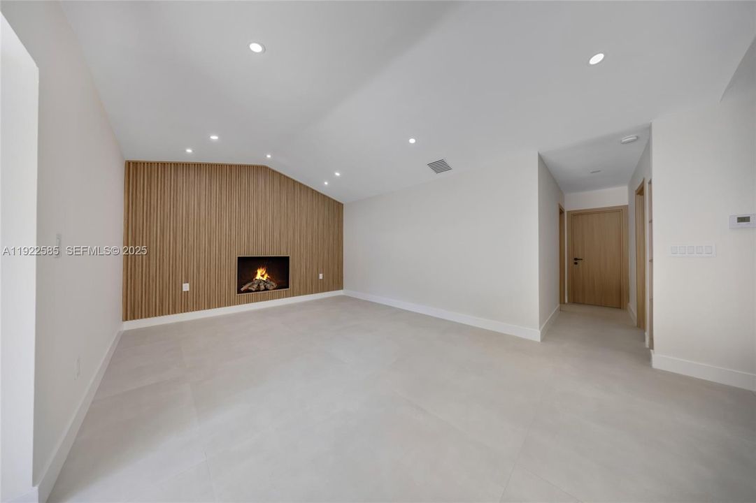 For Sale: $1,595,000 (4 beds, 3 baths, 2466 Square Feet)