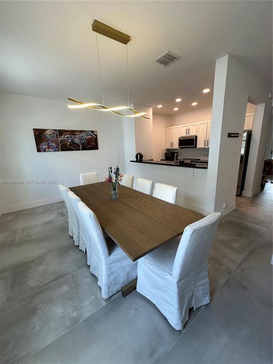 待售: $570,000 (3 贝兹, 3 浴室, 2000 平方英尺)