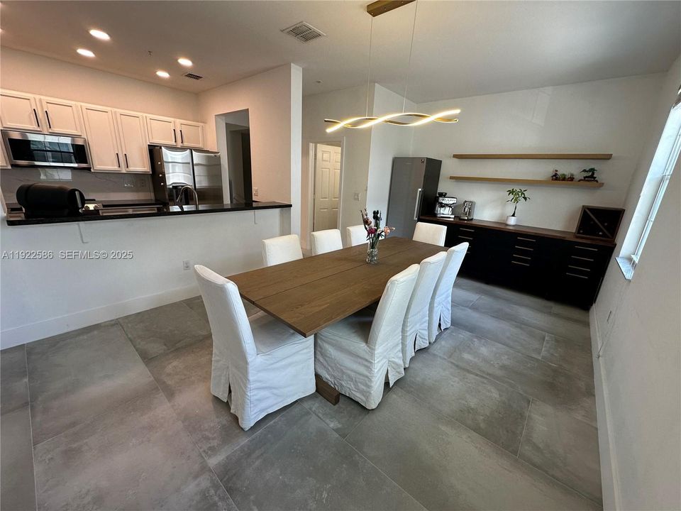 待售: $570,000 (3 贝兹, 3 浴室, 2000 平方英尺)