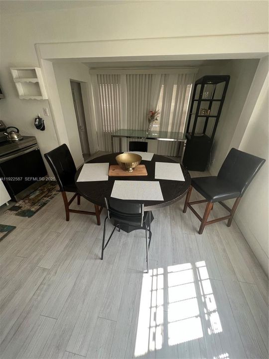 For Sale: $530,000 (2 beds, 2 baths, 805 Square Feet)