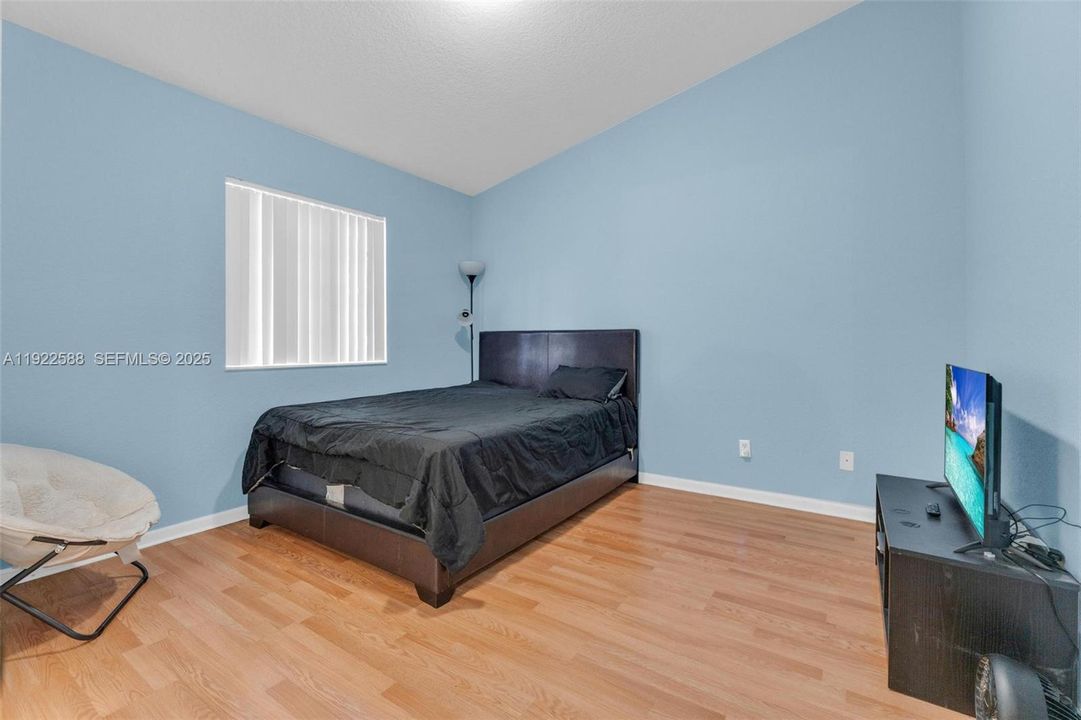 待售: $385,000 (2 贝兹, 2 浴室, 1270 平方英尺)