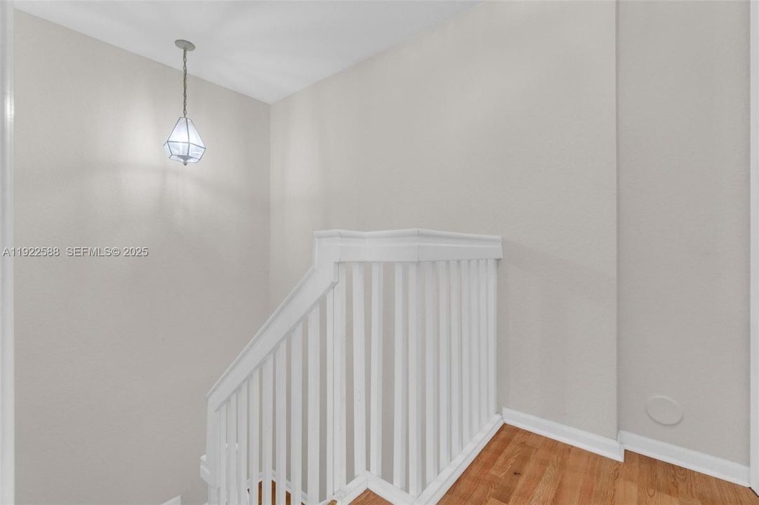 待售: $385,000 (2 贝兹, 2 浴室, 1270 平方英尺)