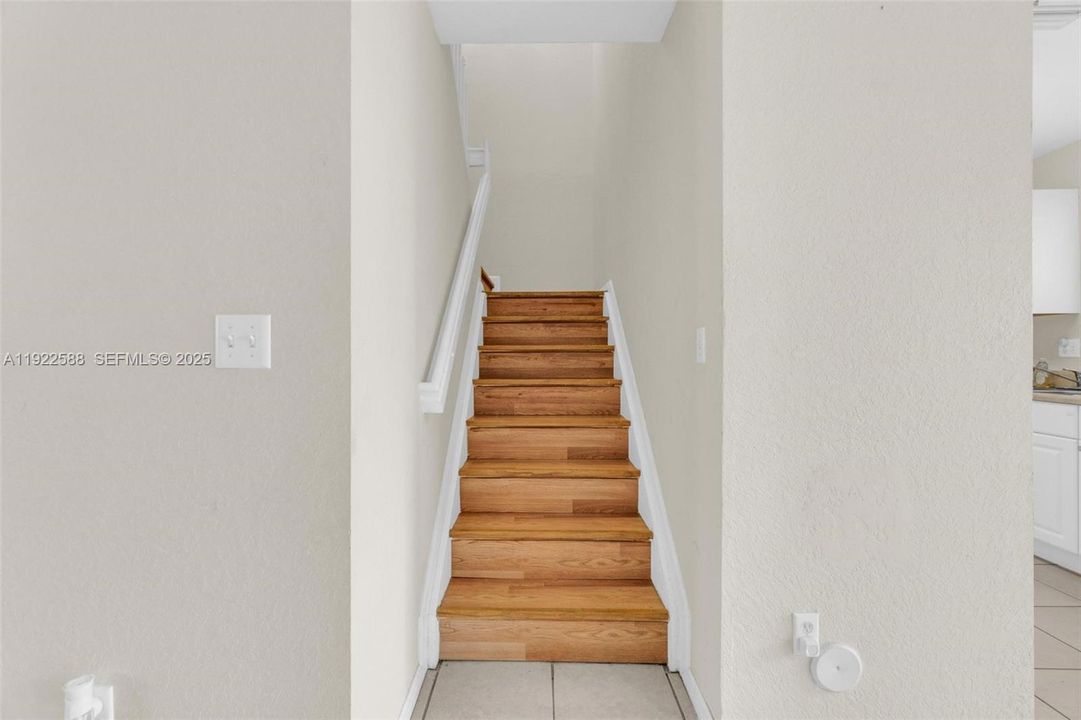 待售: $385,000 (2 贝兹, 2 浴室, 1270 平方英尺)