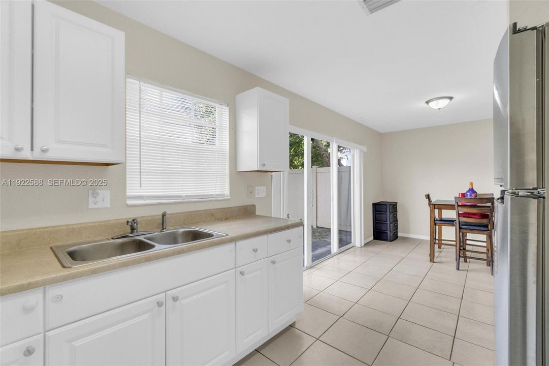 待售: $385,000 (2 贝兹, 2 浴室, 1270 平方英尺)