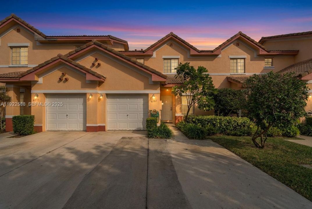 待售: $385,000 (2 贝兹, 2 浴室, 1270 平方英尺)