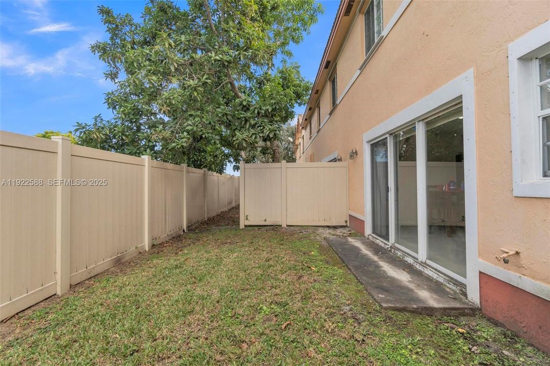 待售: $385,000 (2 贝兹, 2 浴室, 1270 平方英尺)