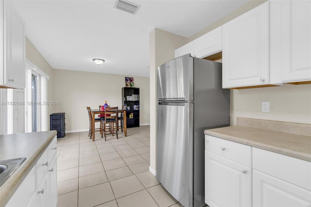 待售: $385,000 (2 贝兹, 2 浴室, 1270 平方英尺)