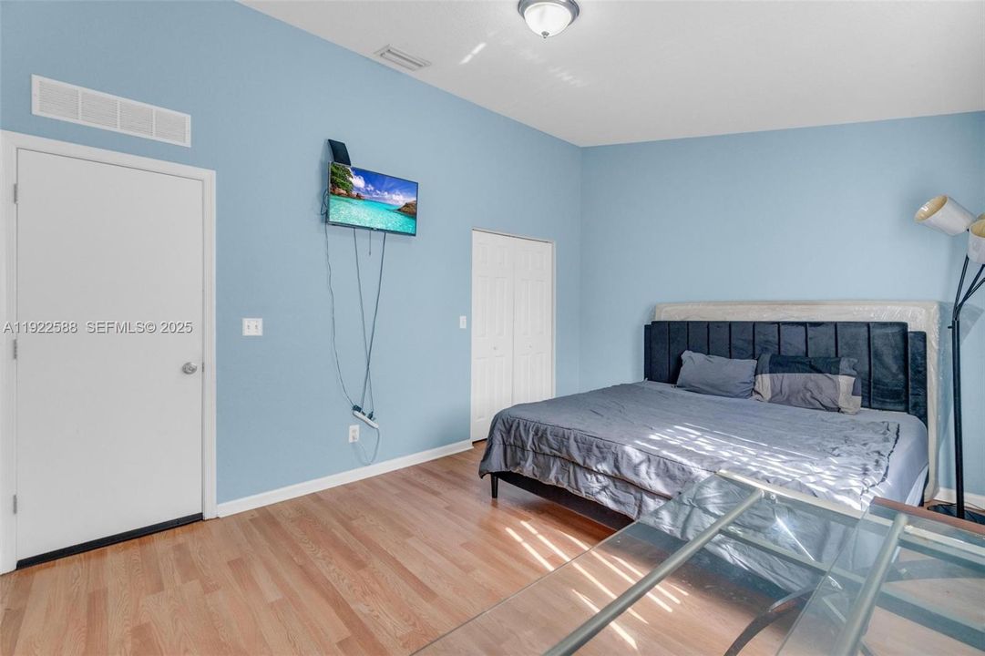 待售: $385,000 (2 贝兹, 2 浴室, 1270 平方英尺)