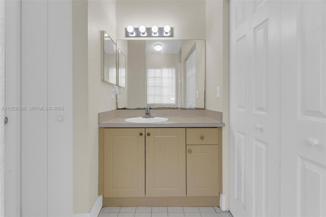 待售: $385,000 (2 贝兹, 2 浴室, 1270 平方英尺)