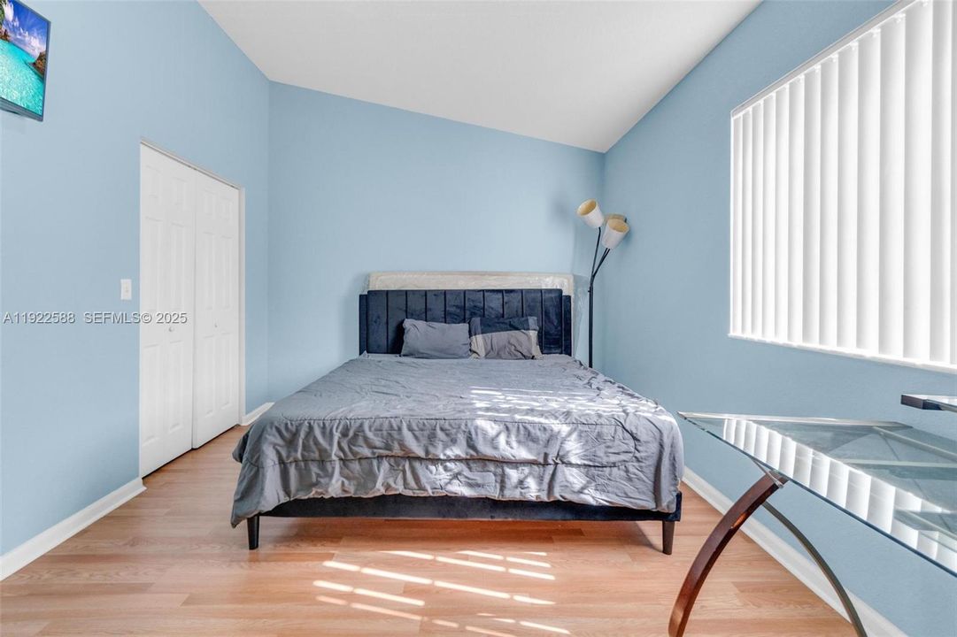 待售: $385,000 (2 贝兹, 2 浴室, 1270 平方英尺)