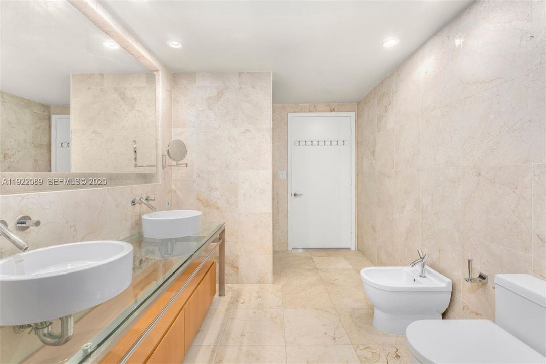 For Sale: $875,000 (2 beds, 2 baths, 1700 Square Feet)