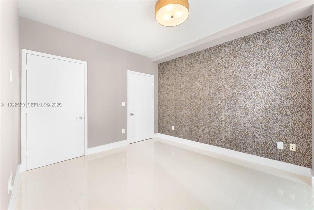 For Sale: $875,000 (2 beds, 2 baths, 1700 Square Feet)