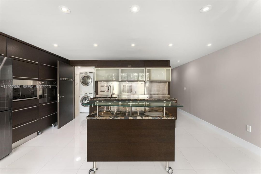 For Sale: $875,000 (2 beds, 2 baths, 1700 Square Feet)