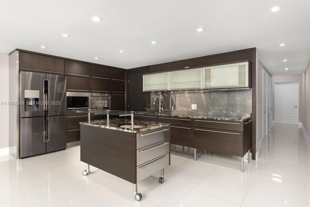 For Sale: $875,000 (2 beds, 2 baths, 1700 Square Feet)