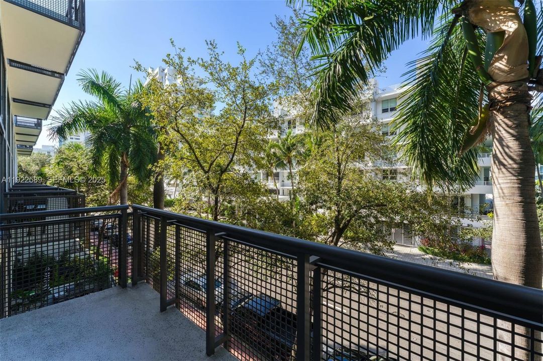 For Sale: $875,000 (2 beds, 2 baths, 1700 Square Feet)