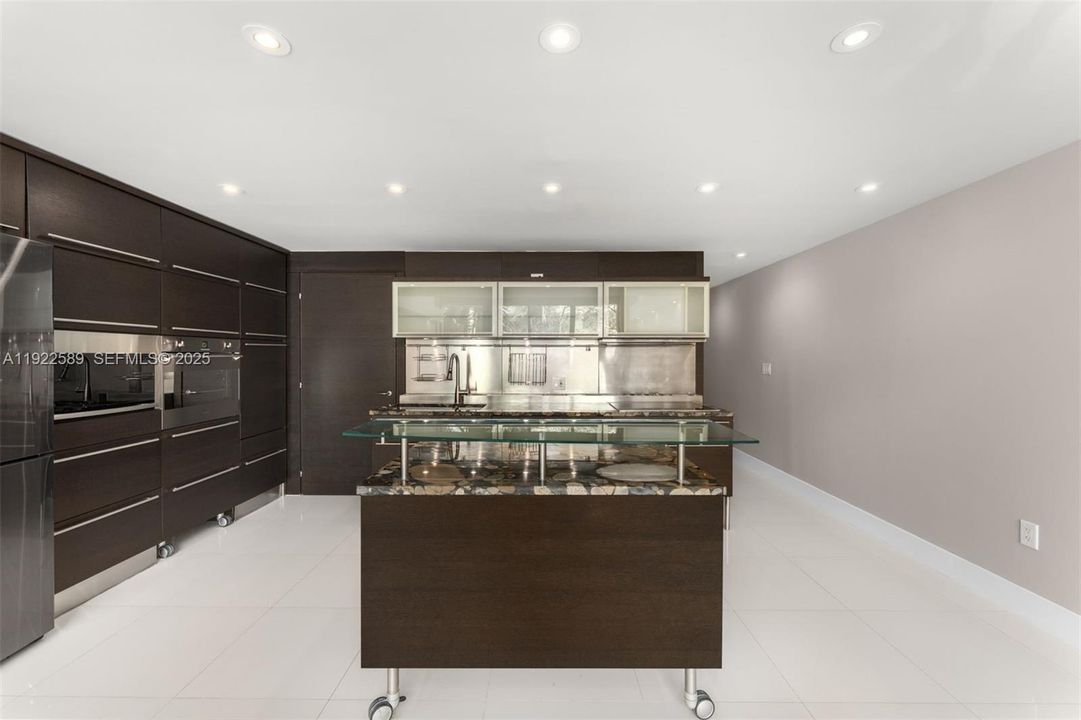 For Sale: $875,000 (2 beds, 2 baths, 1700 Square Feet)