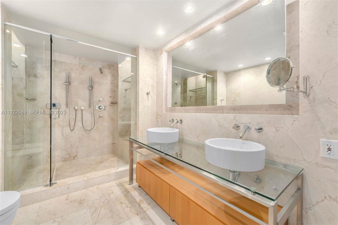 For Sale: $875,000 (2 beds, 2 baths, 1700 Square Feet)