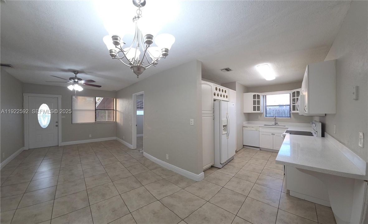 For Rent: $2,600 (3 beds, 2 baths, 1128 Square Feet)