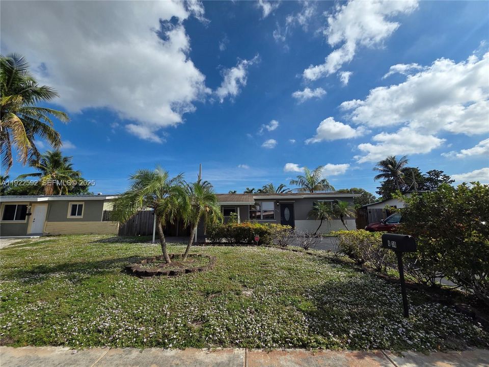 For Rent: $2,600 (3 beds, 2 baths, 1128 Square Feet)