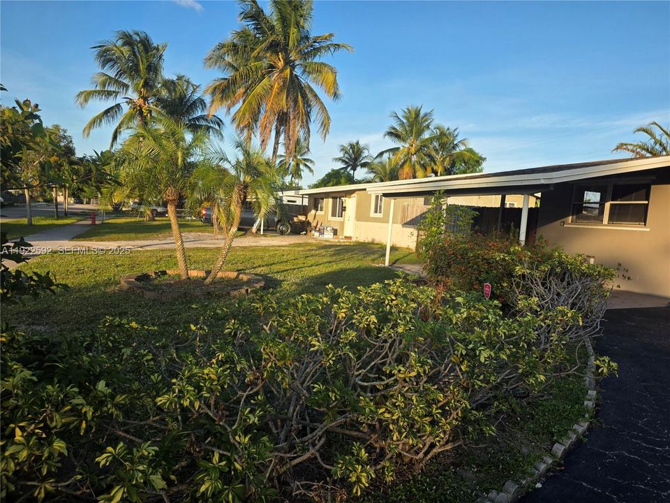 For Rent: $2,600 (3 beds, 2 baths, 1128 Square Feet)