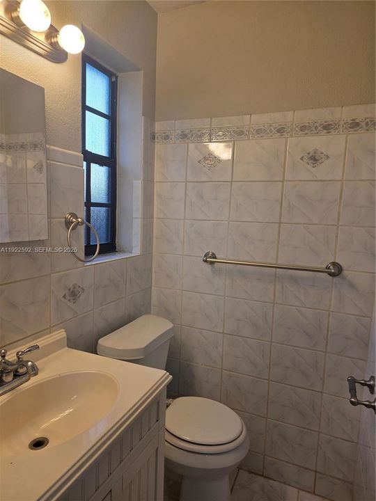 For Rent: $2,600 (3 beds, 2 baths, 1128 Square Feet)