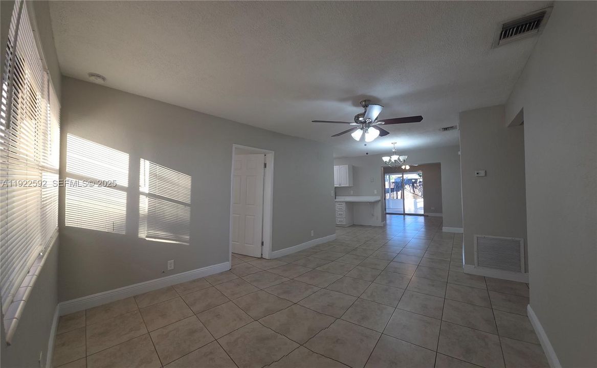 For Rent: $2,600 (3 beds, 2 baths, 1128 Square Feet)