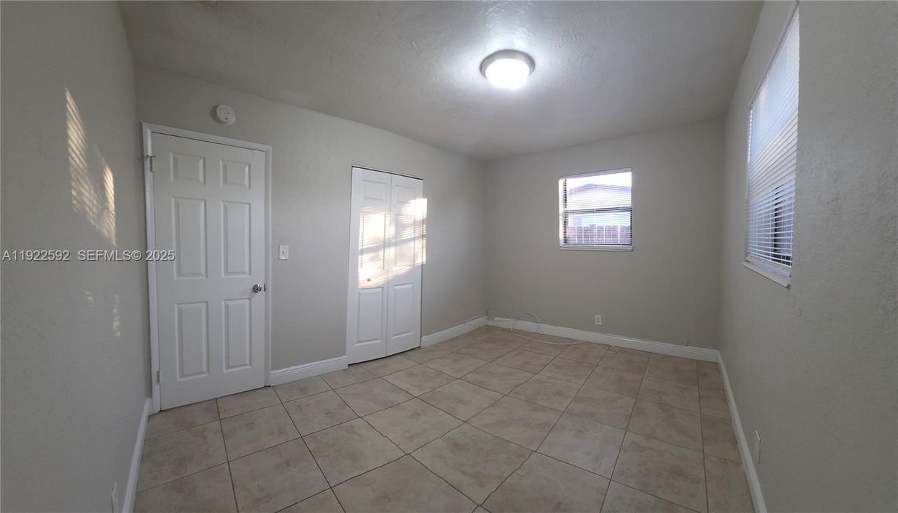 For Rent: $2,600 (3 beds, 2 baths, 1128 Square Feet)