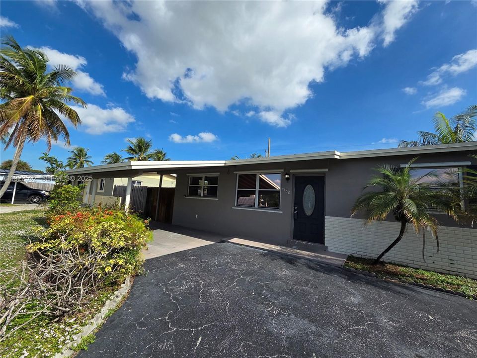 For Rent: $2,600 (3 beds, 2 baths, 1128 Square Feet)