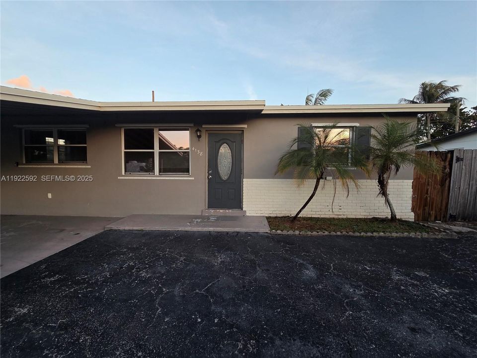 For Rent: $2,600 (3 beds, 2 baths, 1128 Square Feet)