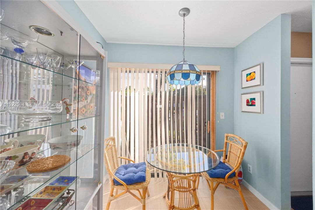 For Sale: $400,000 (2 beds, 2 baths, 1292 Square Feet)