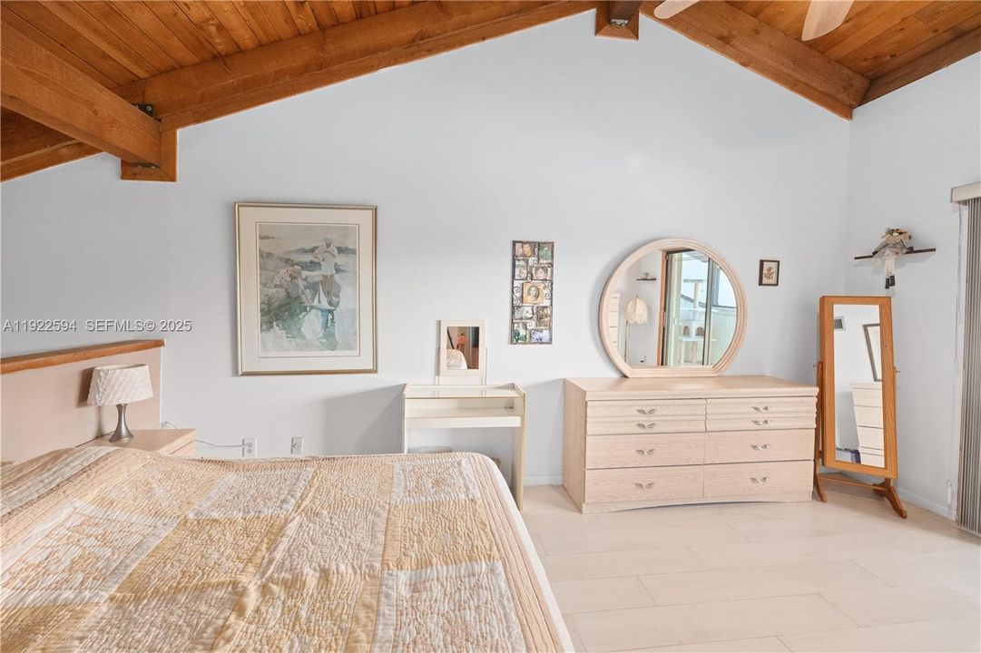 For Sale: $400,000 (2 beds, 2 baths, 1292 Square Feet)