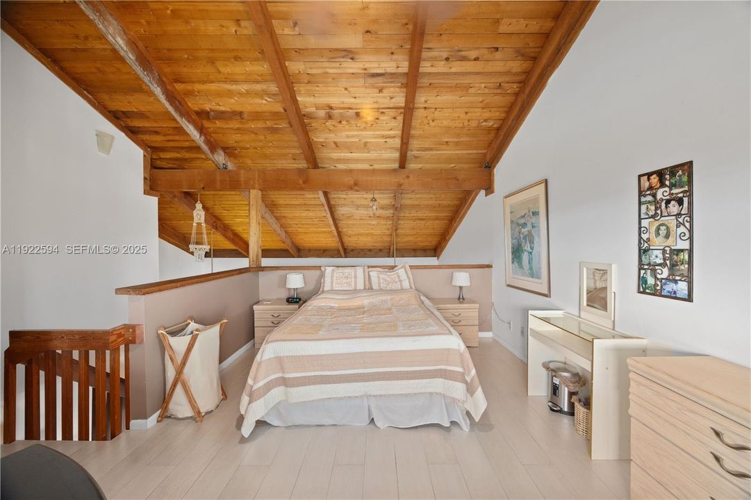 For Sale: $400,000 (2 beds, 2 baths, 1292 Square Feet)