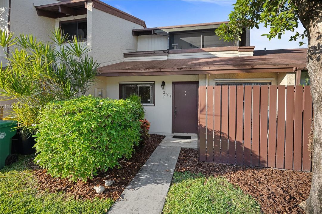 For Sale: $400,000 (2 beds, 2 baths, 1292 Square Feet)