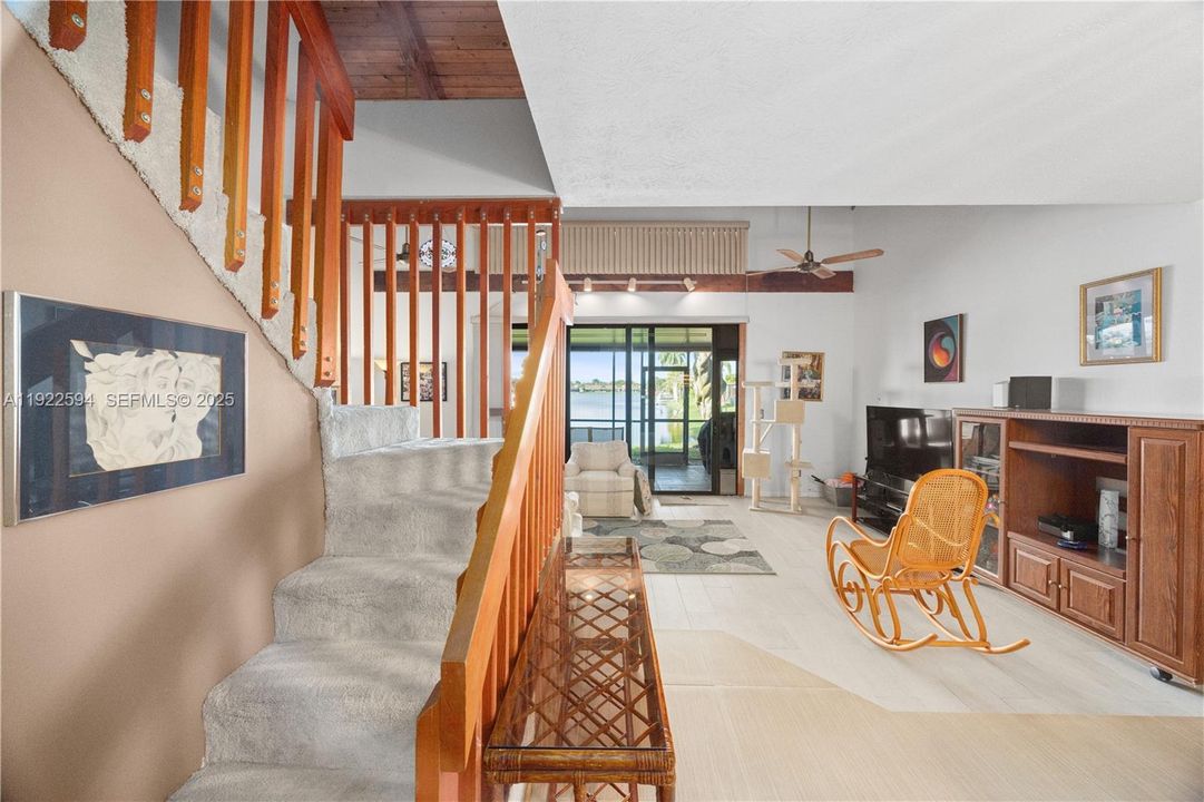 For Sale: $400,000 (2 beds, 2 baths, 1292 Square Feet)