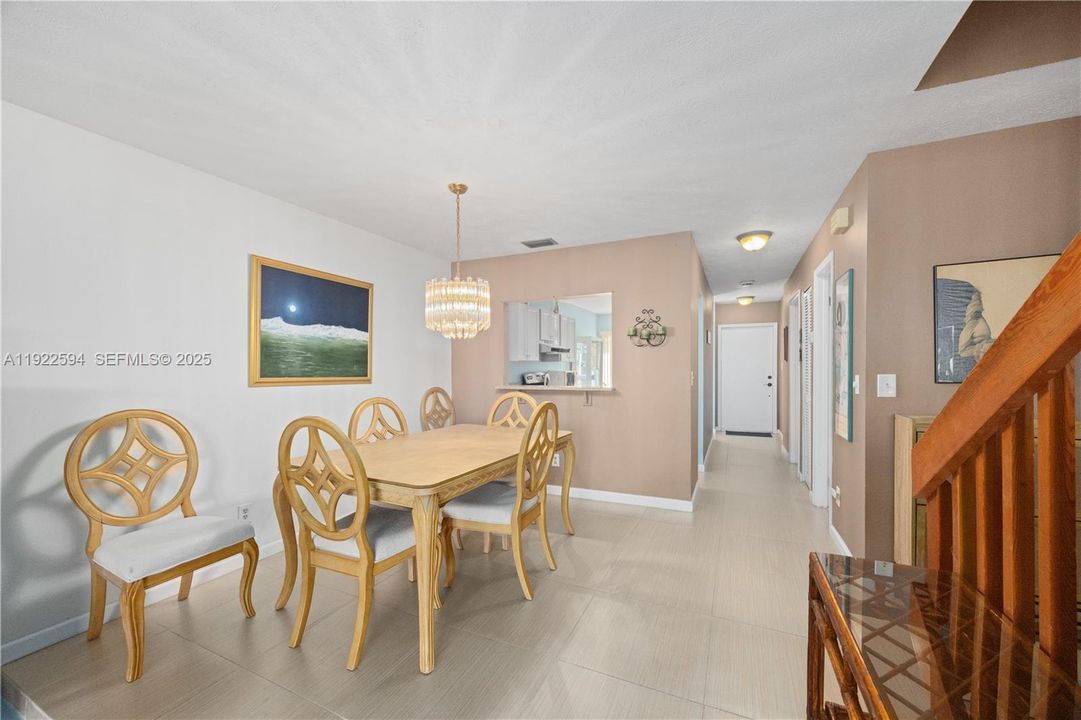 For Sale: $400,000 (2 beds, 2 baths, 1292 Square Feet)