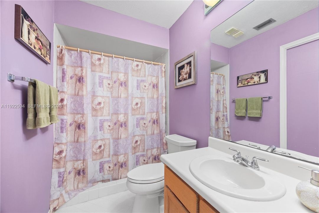 For Sale: $400,000 (2 beds, 2 baths, 1292 Square Feet)