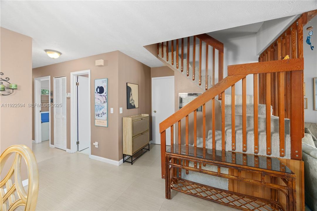 For Sale: $400,000 (2 beds, 2 baths, 1292 Square Feet)