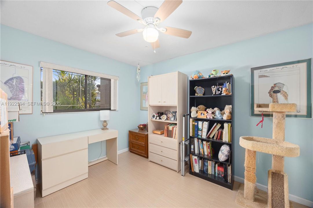 For Sale: $400,000 (2 beds, 2 baths, 1292 Square Feet)