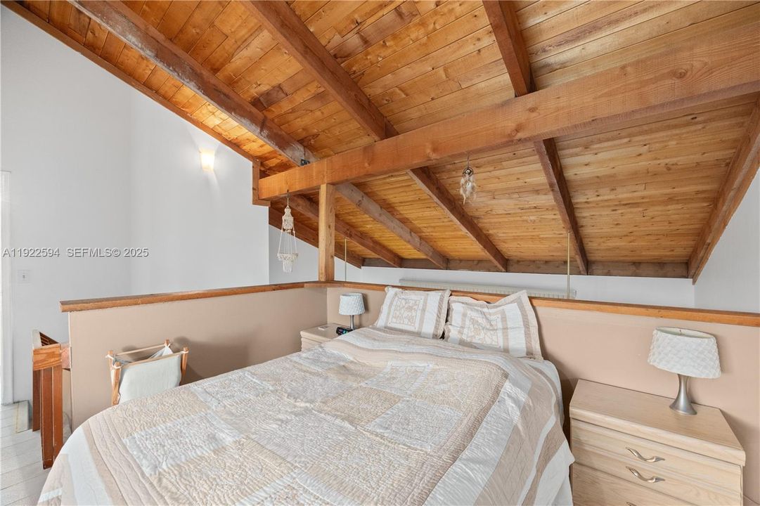 For Sale: $400,000 (2 beds, 2 baths, 1292 Square Feet)