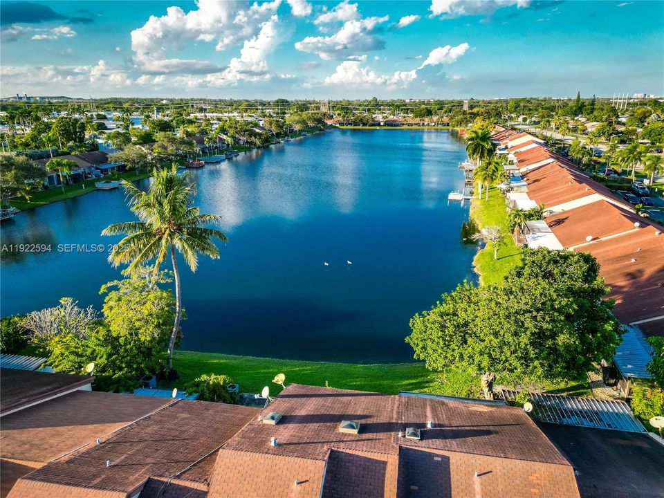 For Sale: $400,000 (2 beds, 2 baths, 1292 Square Feet)