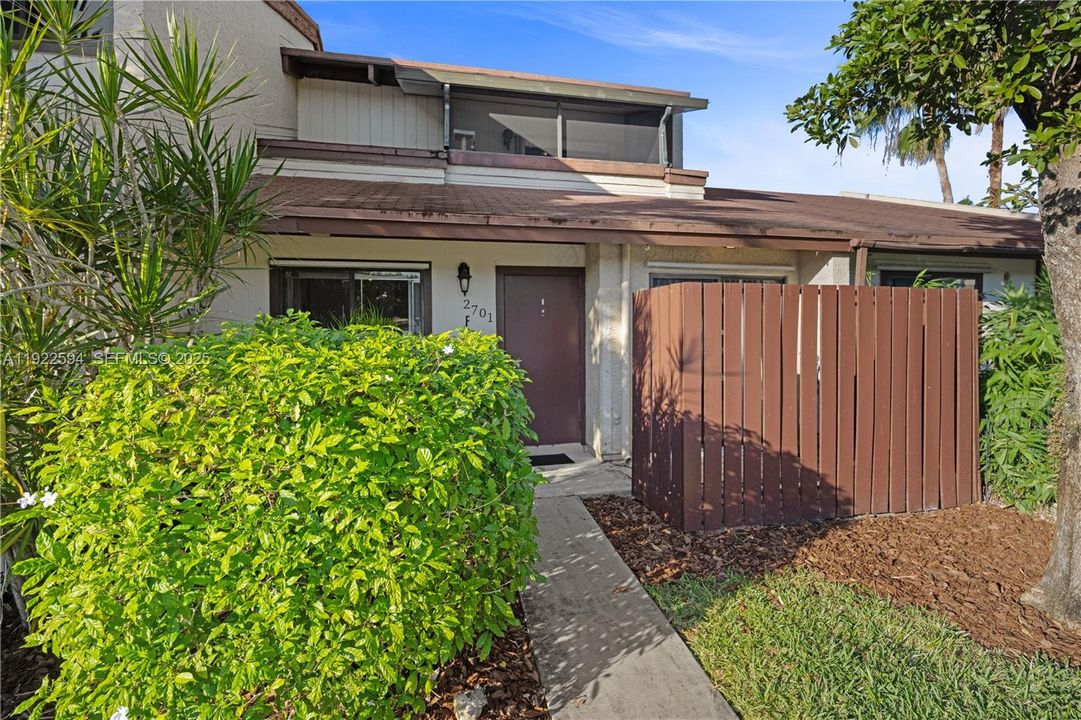 For Sale: $400,000 (2 beds, 2 baths, 1292 Square Feet)