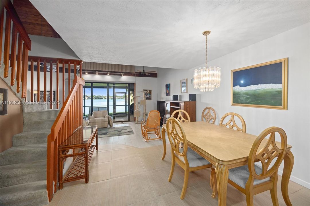 For Sale: $400,000 (2 beds, 2 baths, 1292 Square Feet)