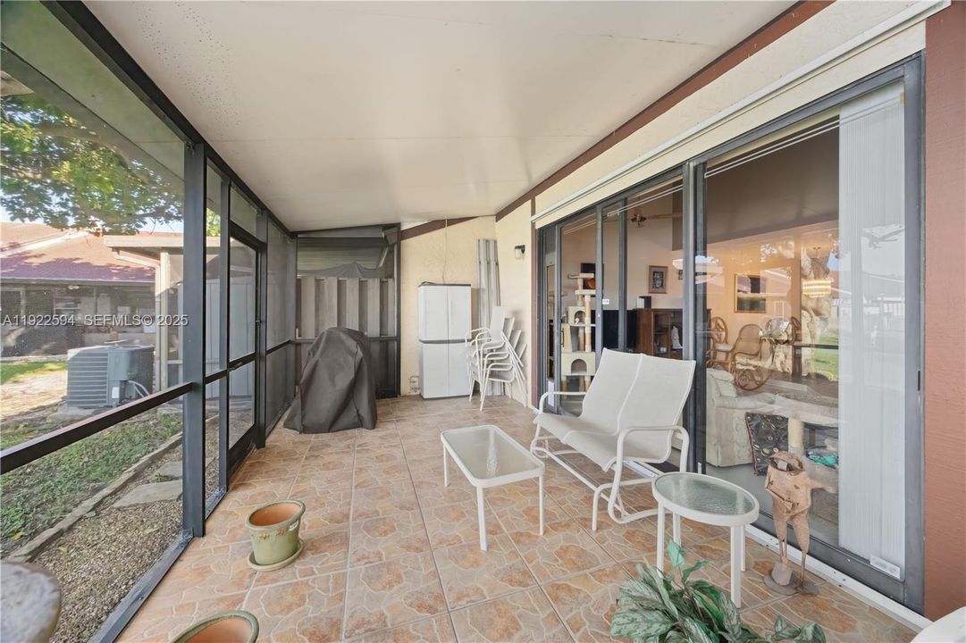 For Sale: $400,000 (2 beds, 2 baths, 1292 Square Feet)