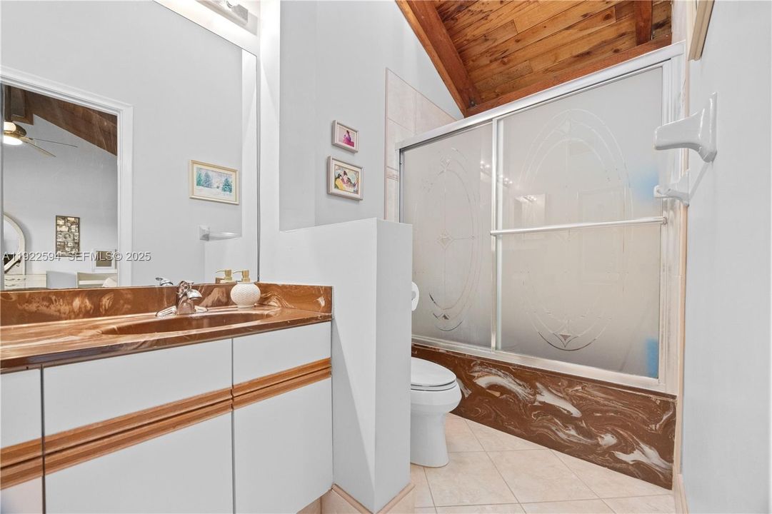 For Sale: $400,000 (2 beds, 2 baths, 1292 Square Feet)