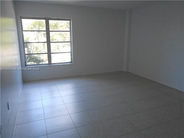 出租: $1,300 (1 贝兹, 1 浴室, 783 平方英尺)