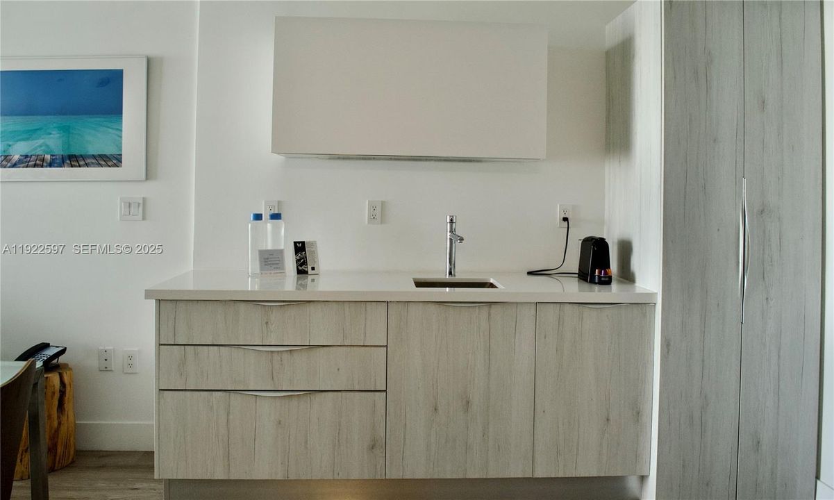 For Sale: $394,900 (1 beds, 1 baths, 437 Square Feet)