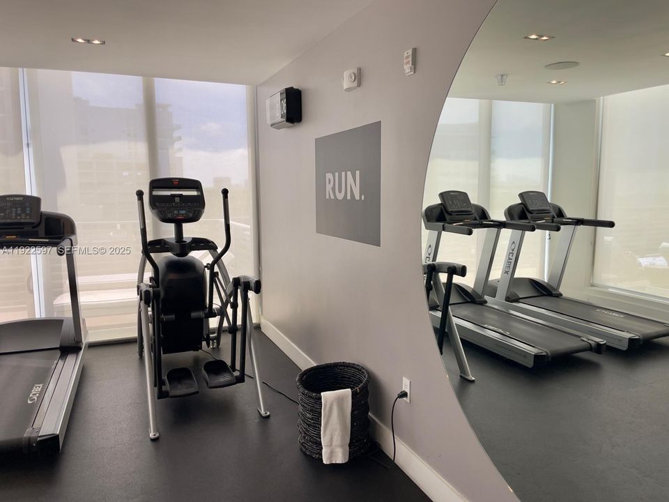 For Sale: $394,900 (1 beds, 1 baths, 437 Square Feet)