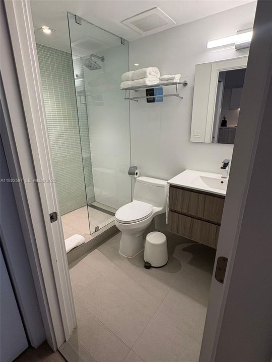 For Sale: $394,900 (1 beds, 1 baths, 437 Square Feet)