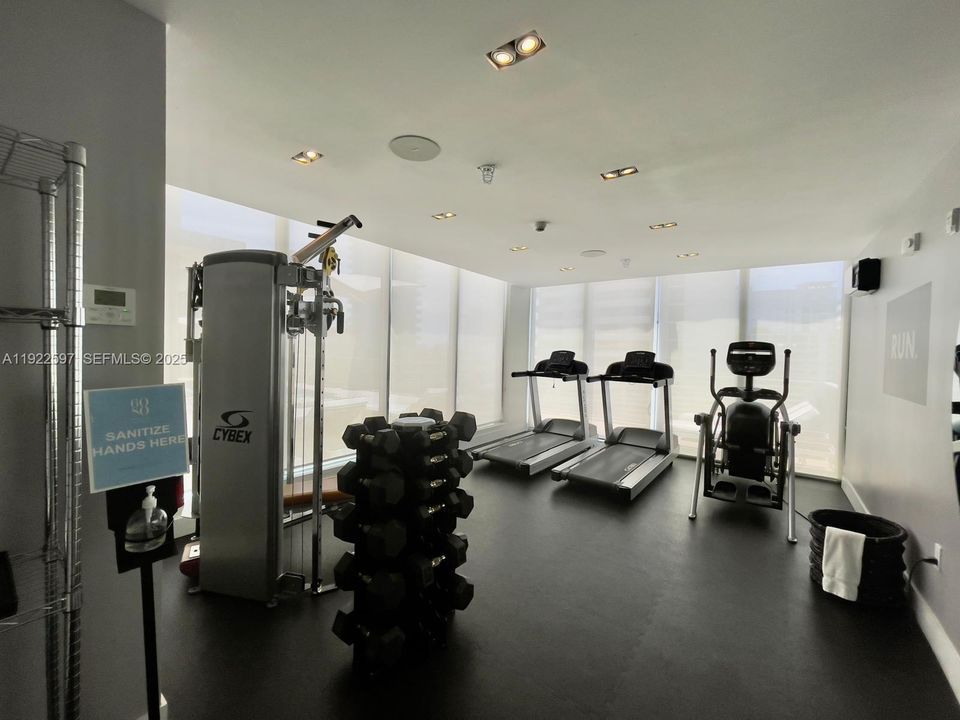 For Sale: $394,900 (1 beds, 1 baths, 437 Square Feet)