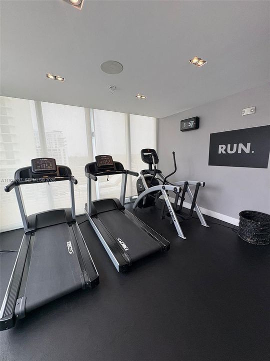 For Sale: $394,900 (1 beds, 1 baths, 437 Square Feet)